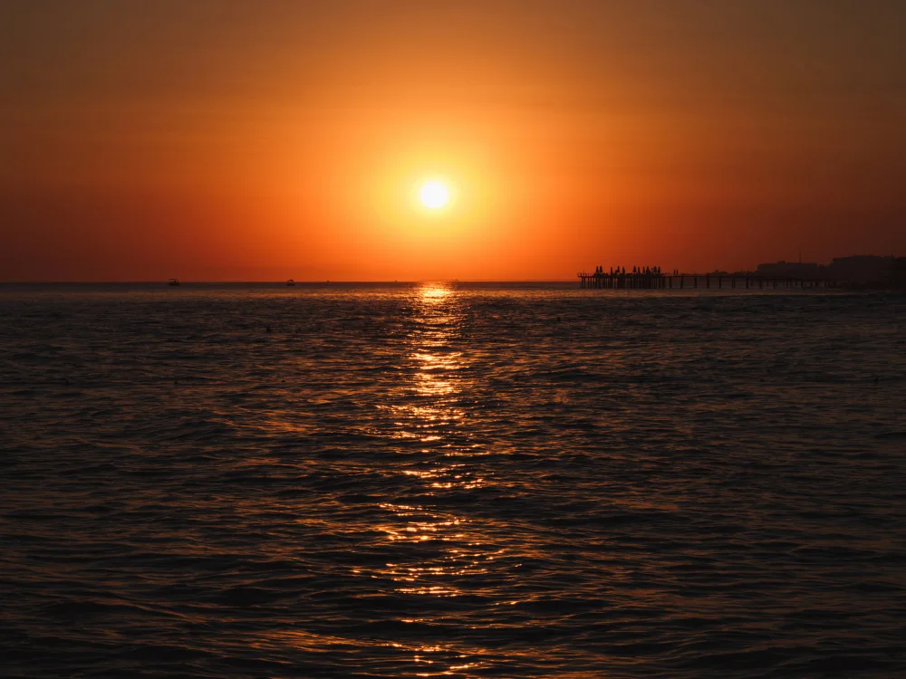 akyurt, engin: splendida vista sul mare al tramonto