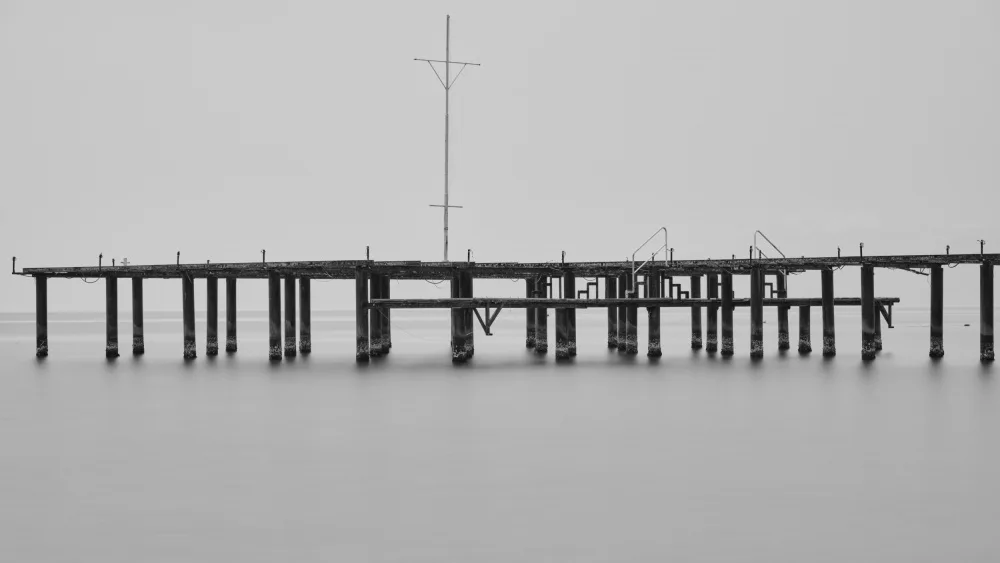 akyurt, engin: Alter Pier und dramatische Landschaft