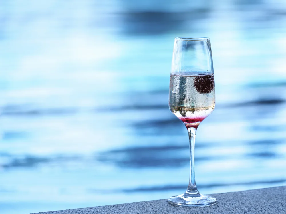 akyurt, engin: leckerer Cocktail am Pool