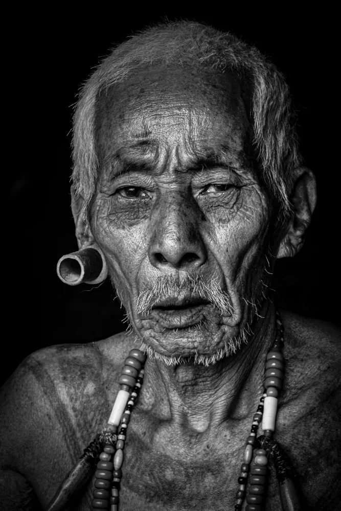 Molina, Elena: Ve vesnici v okrese Mon,Nagaland