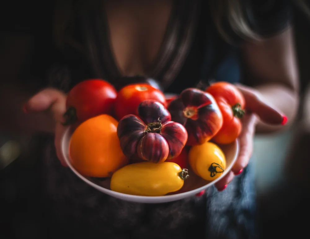 Karina, Aleksandrova: Tomatoes in the plate