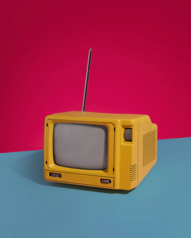 Ramiro, Julia: Telly