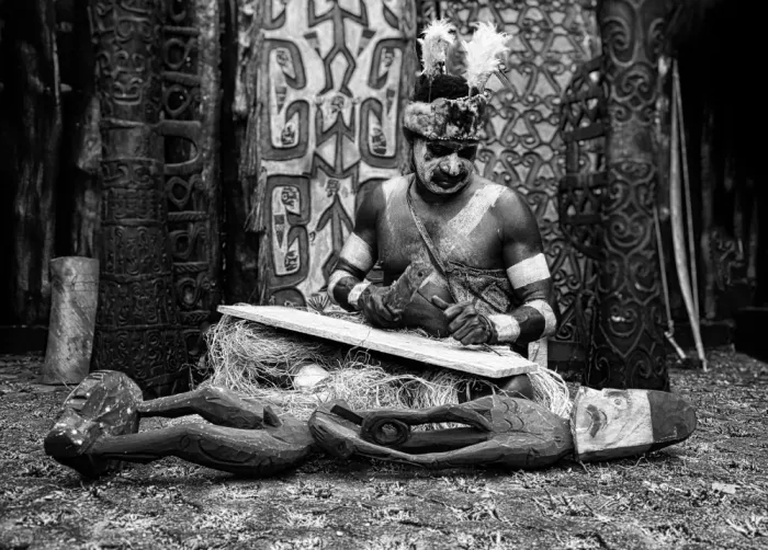 Bunjamin, Antonyus: Intagliatore di legno Papua
