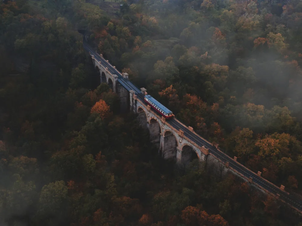 Rind, Matyáš: Treno che attraversa un ponte
