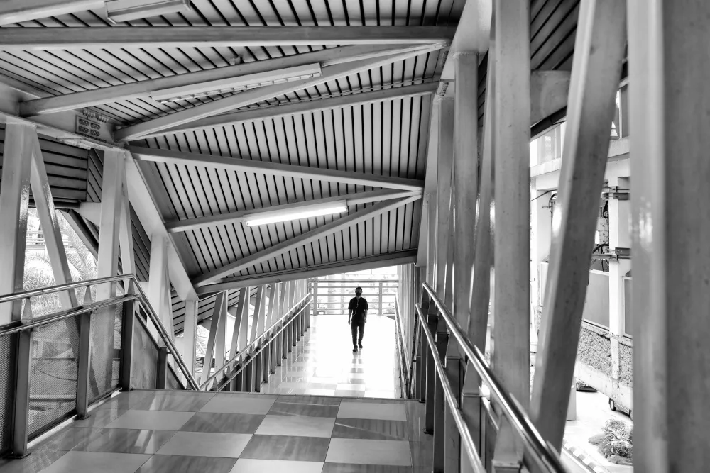 Long, Kieron: Passerella