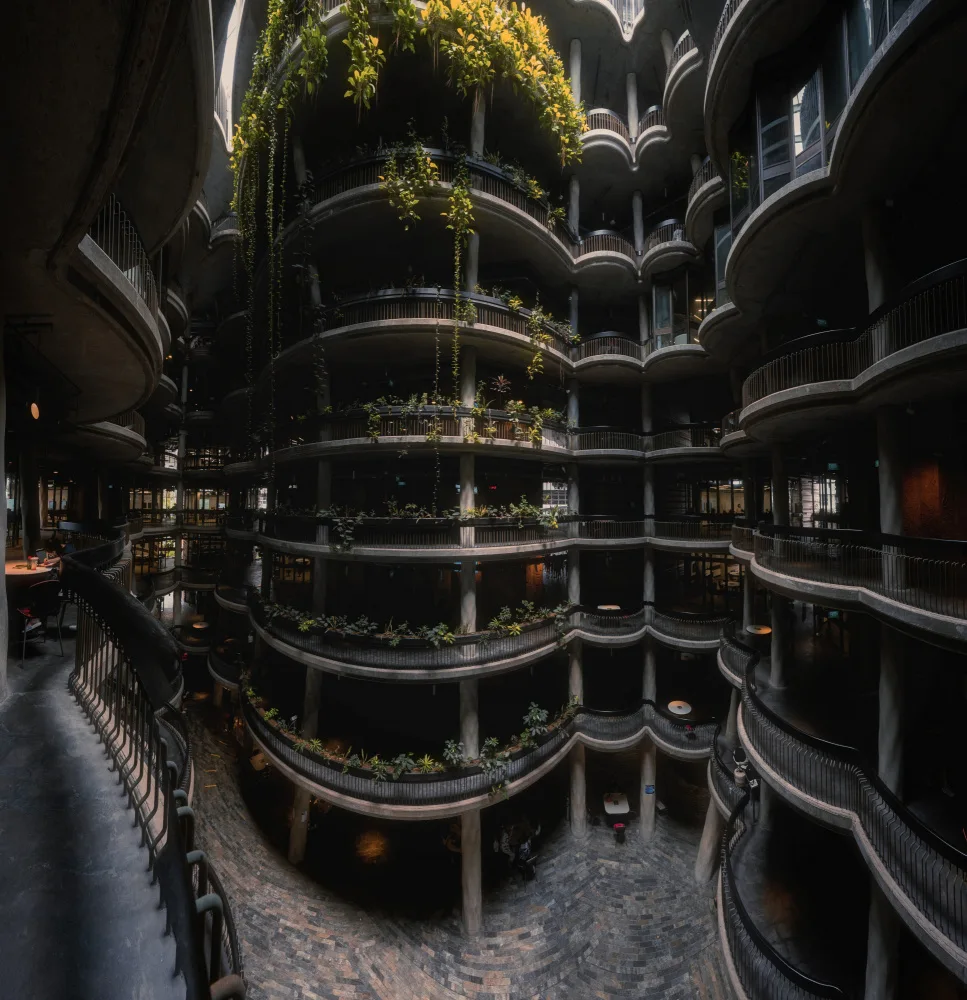 T, Amatou: Architektur III