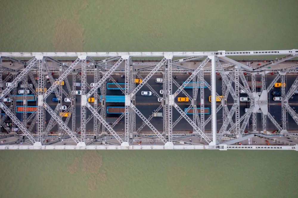 Ronnie, Khan Azim: Howrah-Brücke