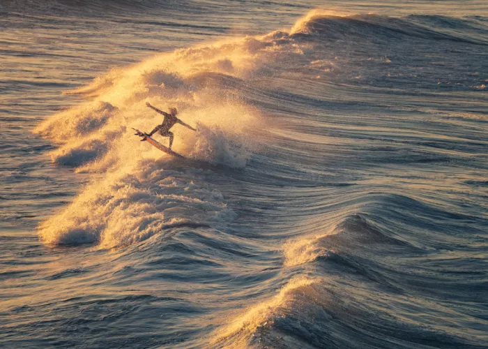 Xu, Wei: Surfer au lever du soleil