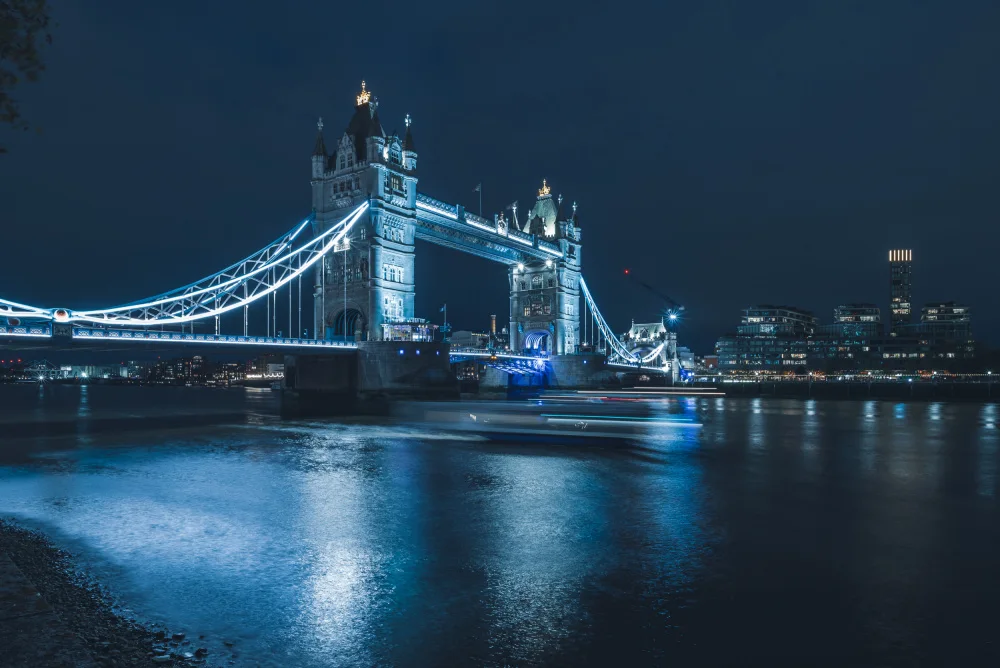 Al, Hasan Mohammed: Ponte della Torre di Londra