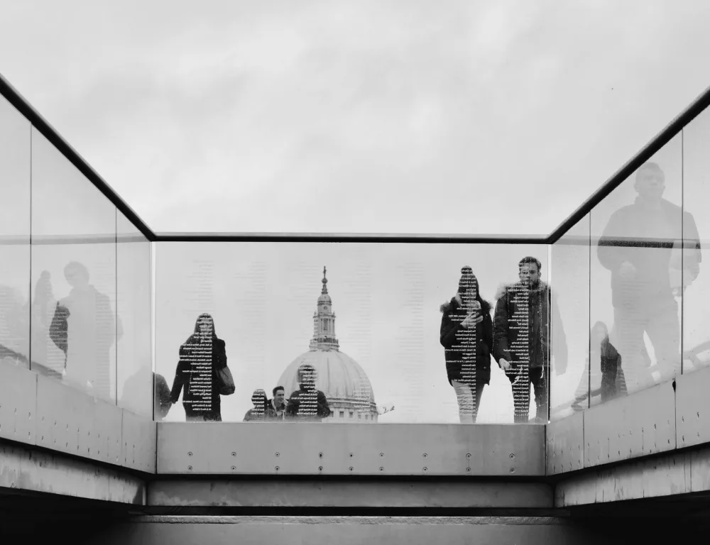 Allen, Elizabeth: La scritta sul ponte
