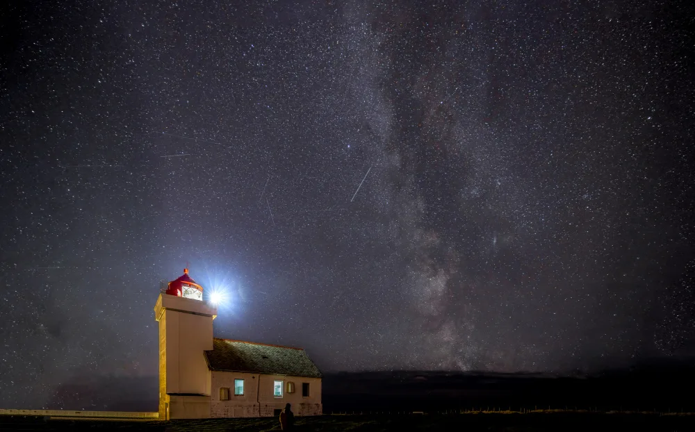 Khan, Zaheer: Via Lattea e pioggia di meteoriti sull'fyr di Obrestad