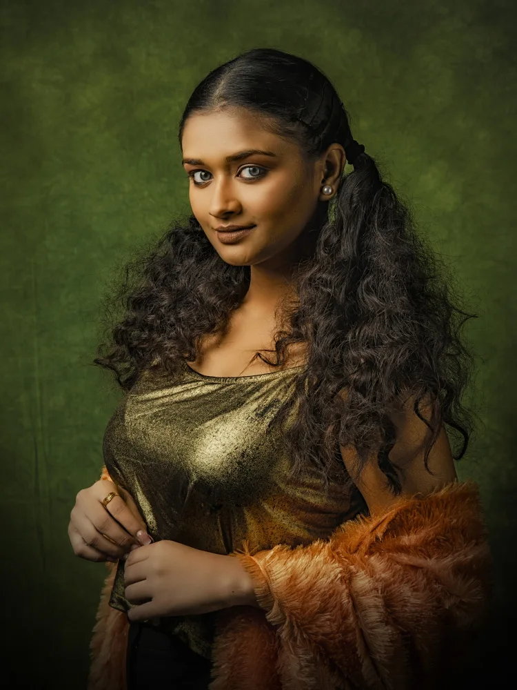BHATTACHARYYA, PARTHA: UNA BELLISSIMA RAGAZZA