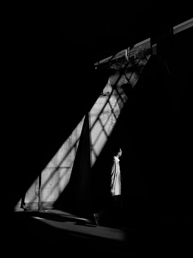 Komai, Kazuhiro: Passando attraverso la luce