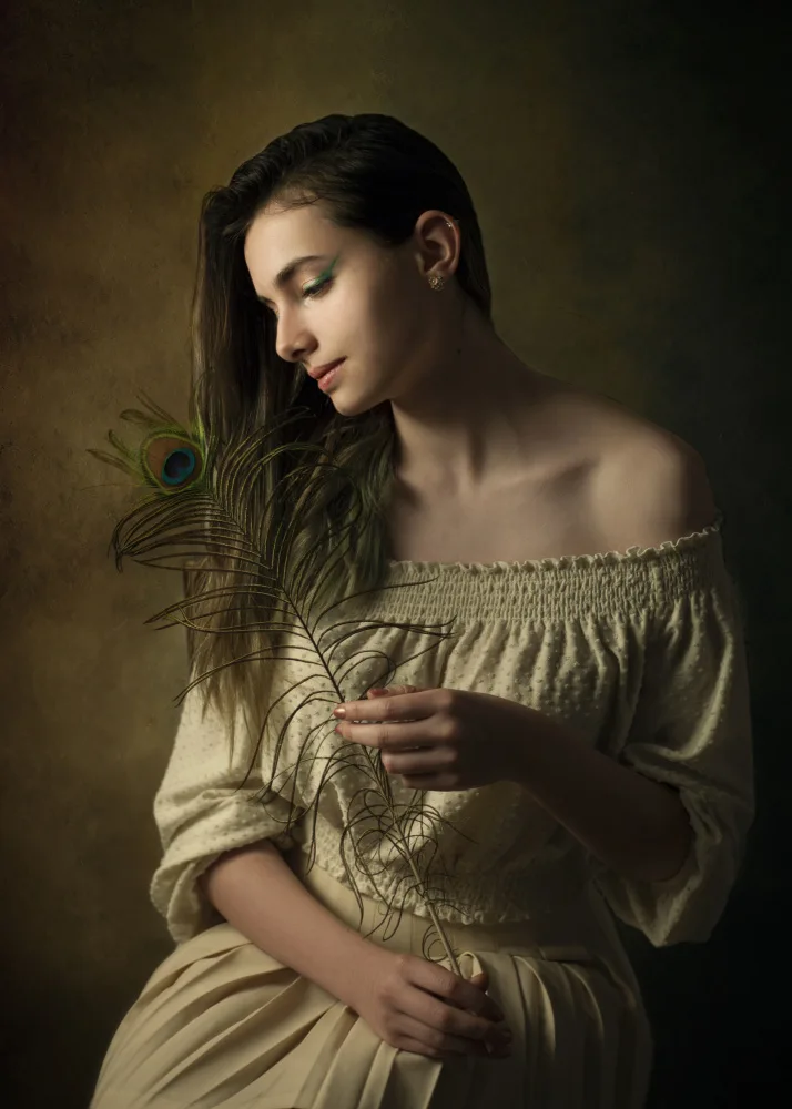 Codreanu, Teodora: Feathers