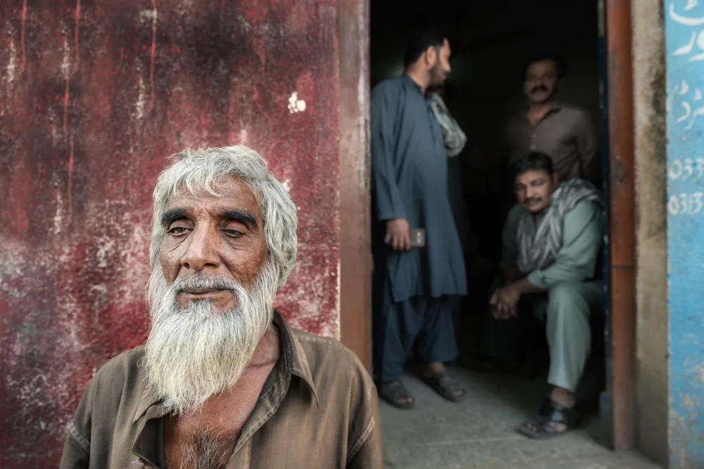 Cole, Trevor: La vita di strada a Islamabad