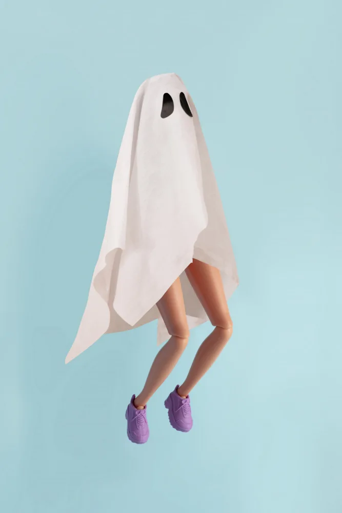 Ramiro, Julia: Fantasma