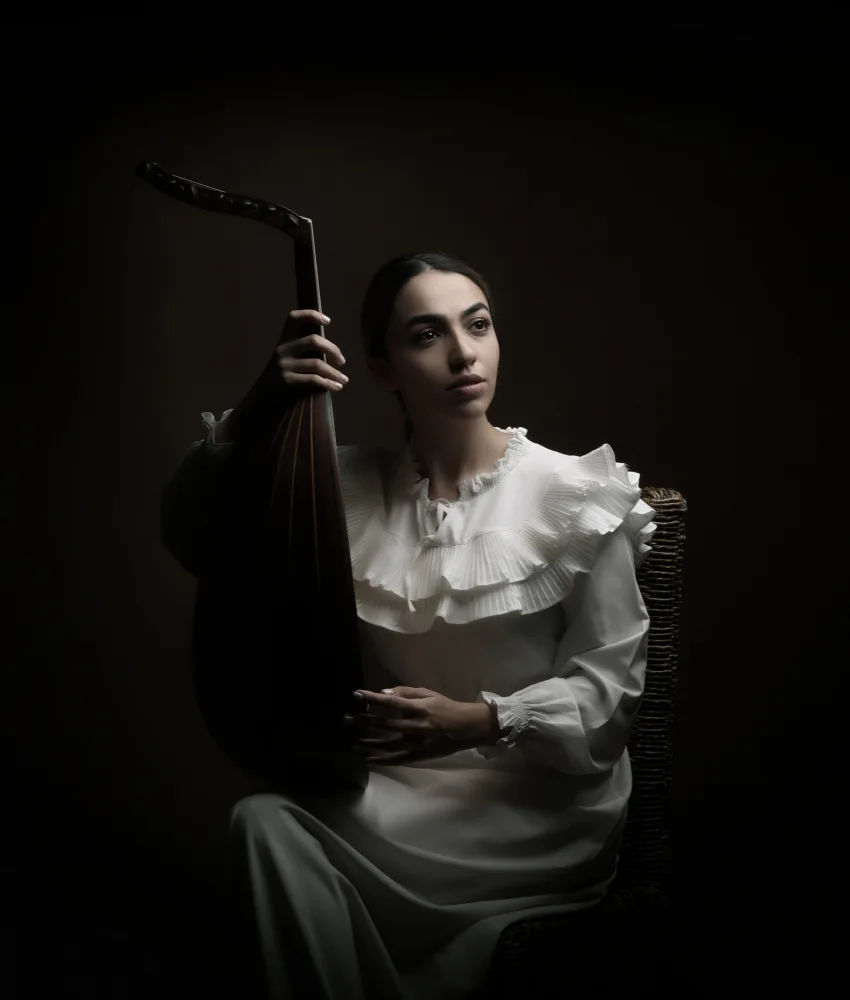 Hasheminasab, Moein: Chica músico persa