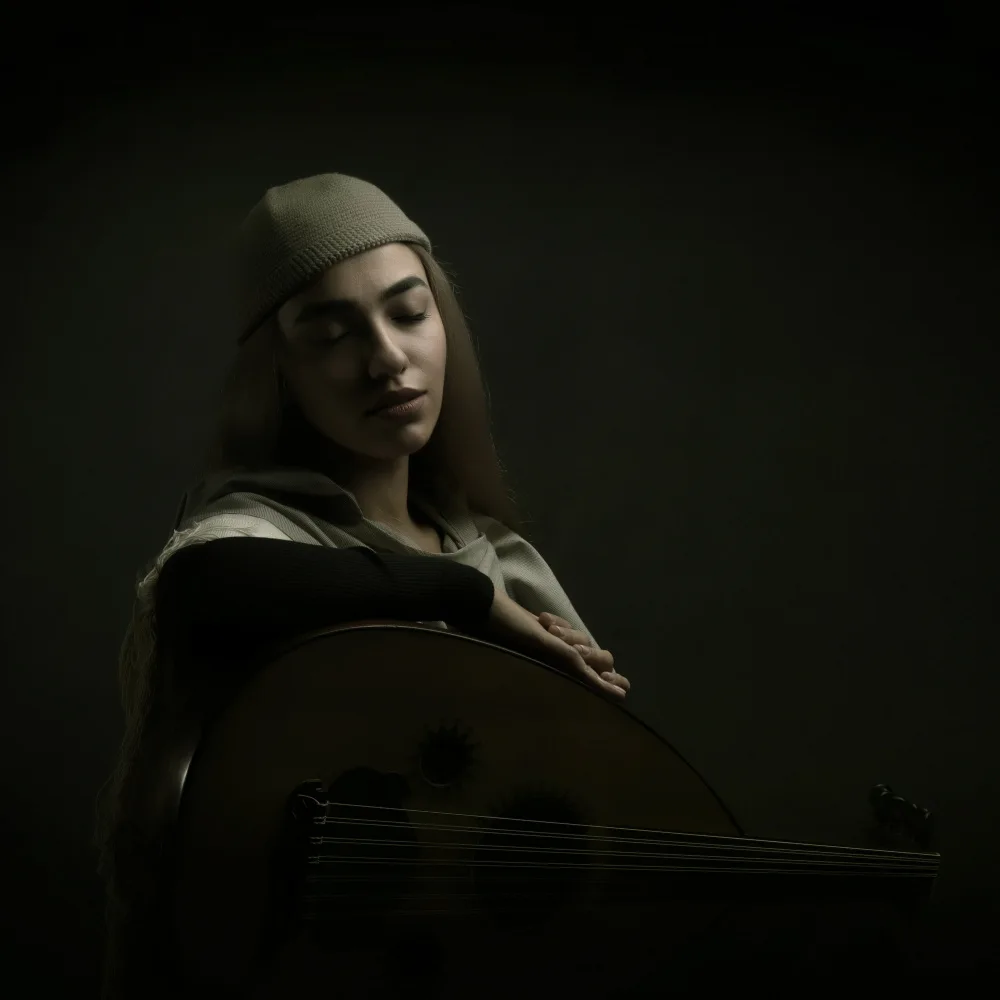 Hasheminasab, Moein: Chica músico persa
