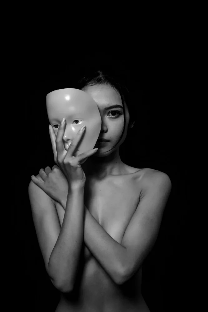 Truong, Van Tran: Sotto la maschera