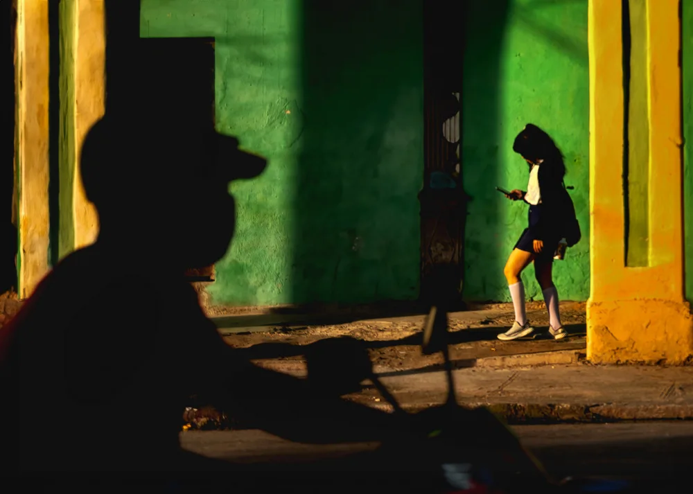 Z, Leechee: Escena de la calle Cuba 1