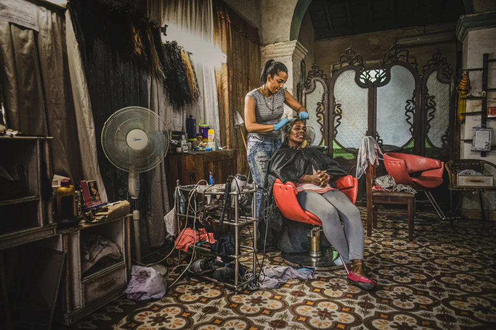 Tagliarino, Marco: Straßenfriseur