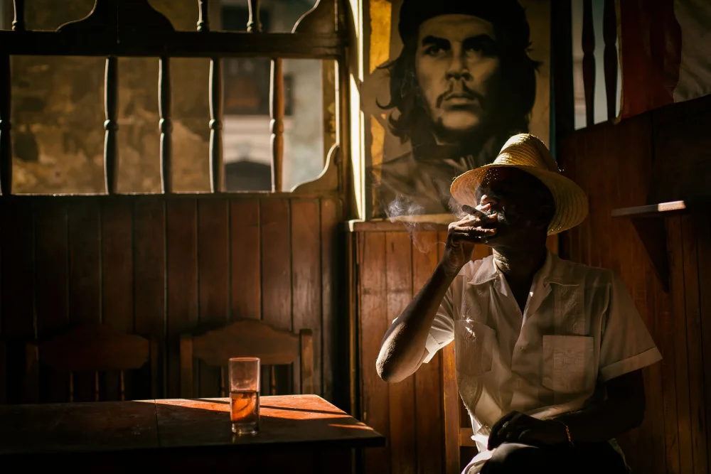 Mirica, Dan: Bar tradizionale a L'Avana,Cuba
