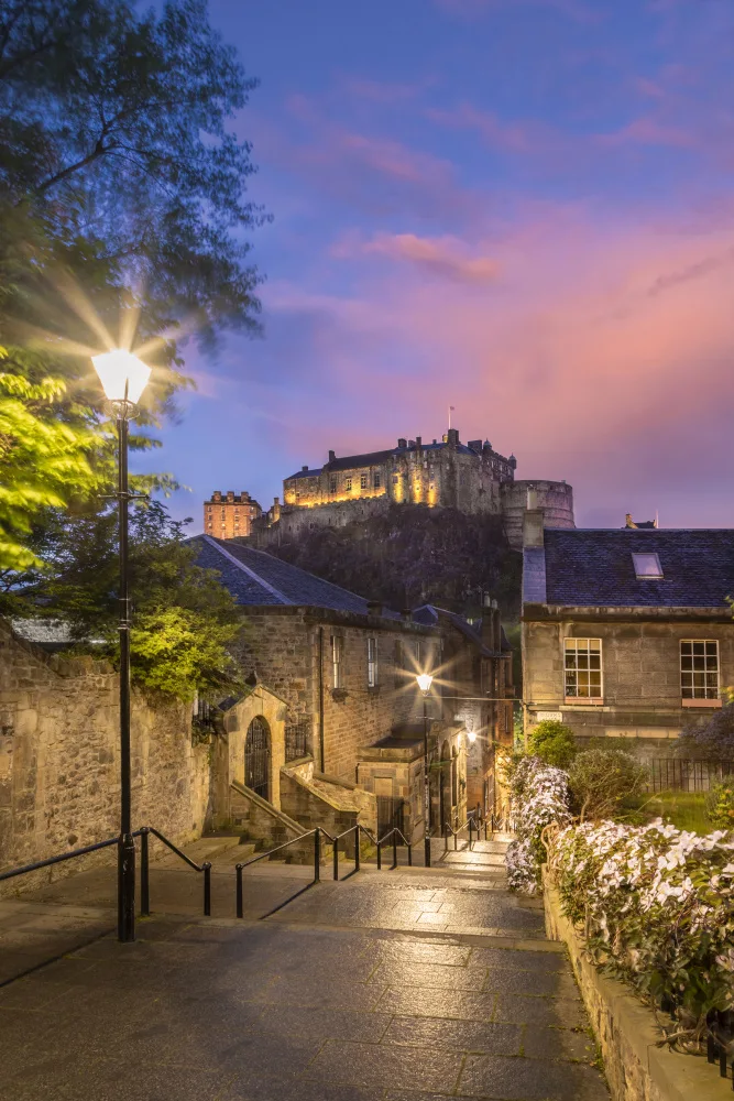 Viola, Melanie: Bezaubernder Sonnenuntergang im Edinburgh Castle