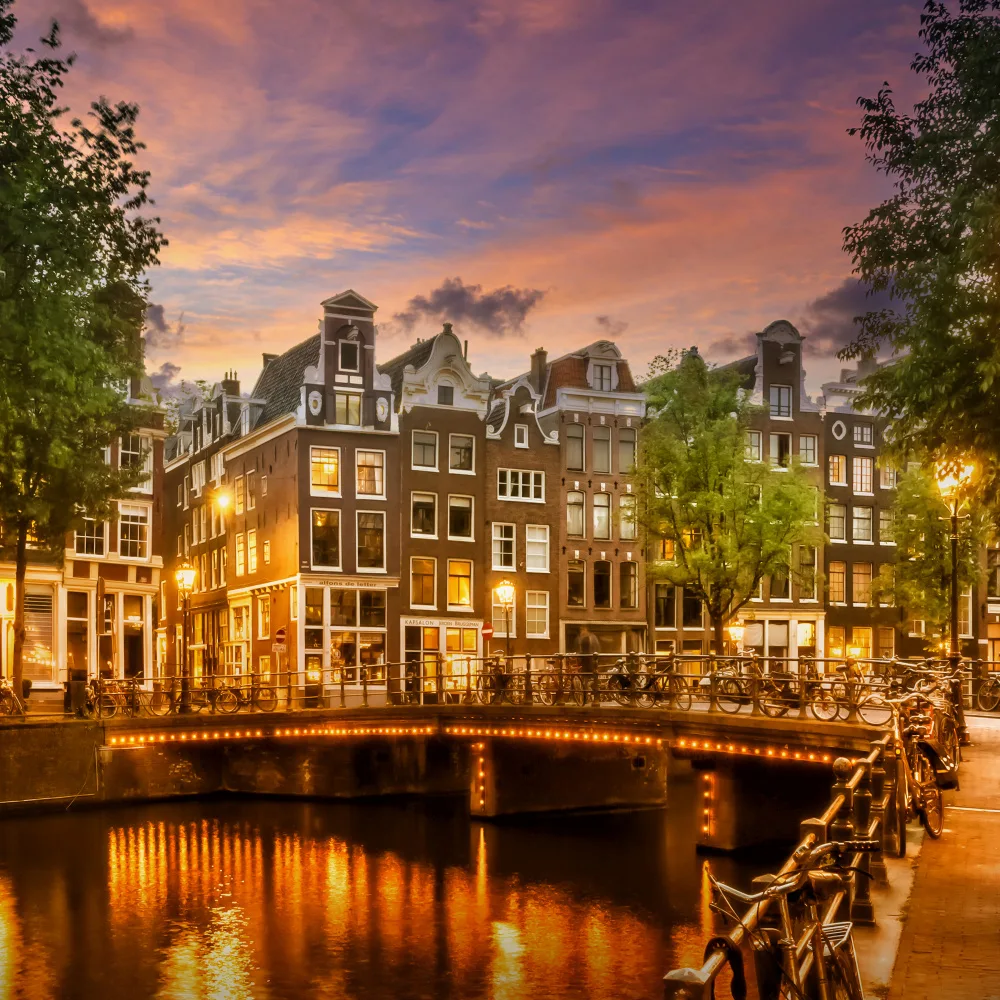 Viola, Melanie: AMSTERDAM Idyllischer Eindruck von Singel