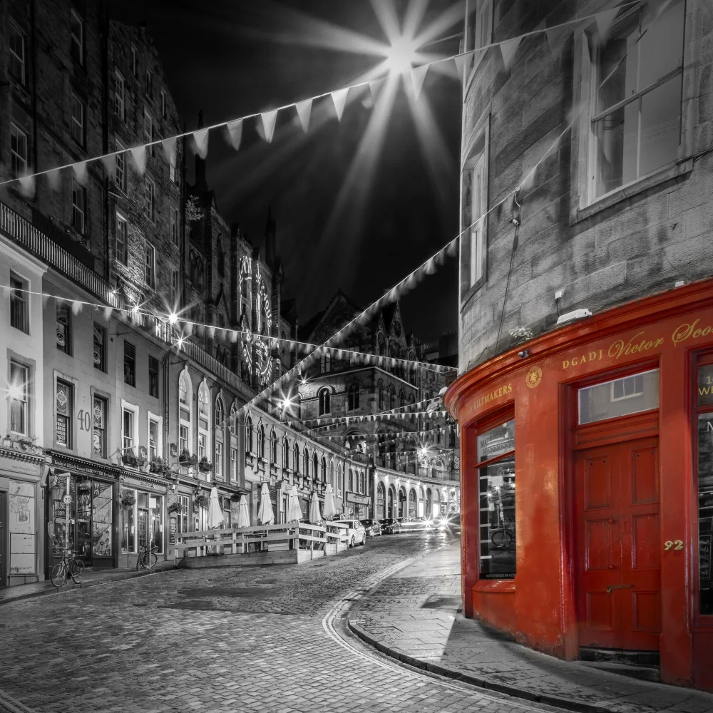 Viola, Melanie: Bezaubernder Abendeindruck im West Bow,Victoria Street – Colorkey