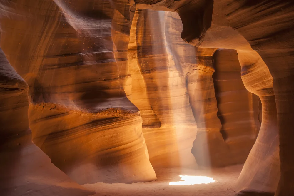 Viola, Melanie: ANTELOPE CANYON Wunderschöner Lichtstrahl