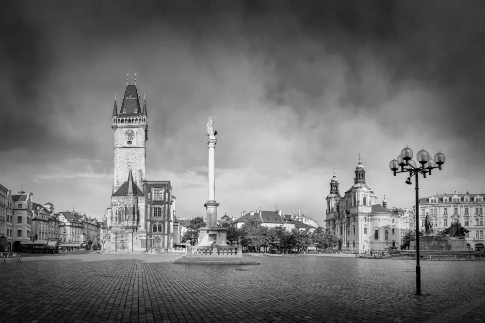 Viola, Melanie: Old Town Square in Prague | Monochrome
