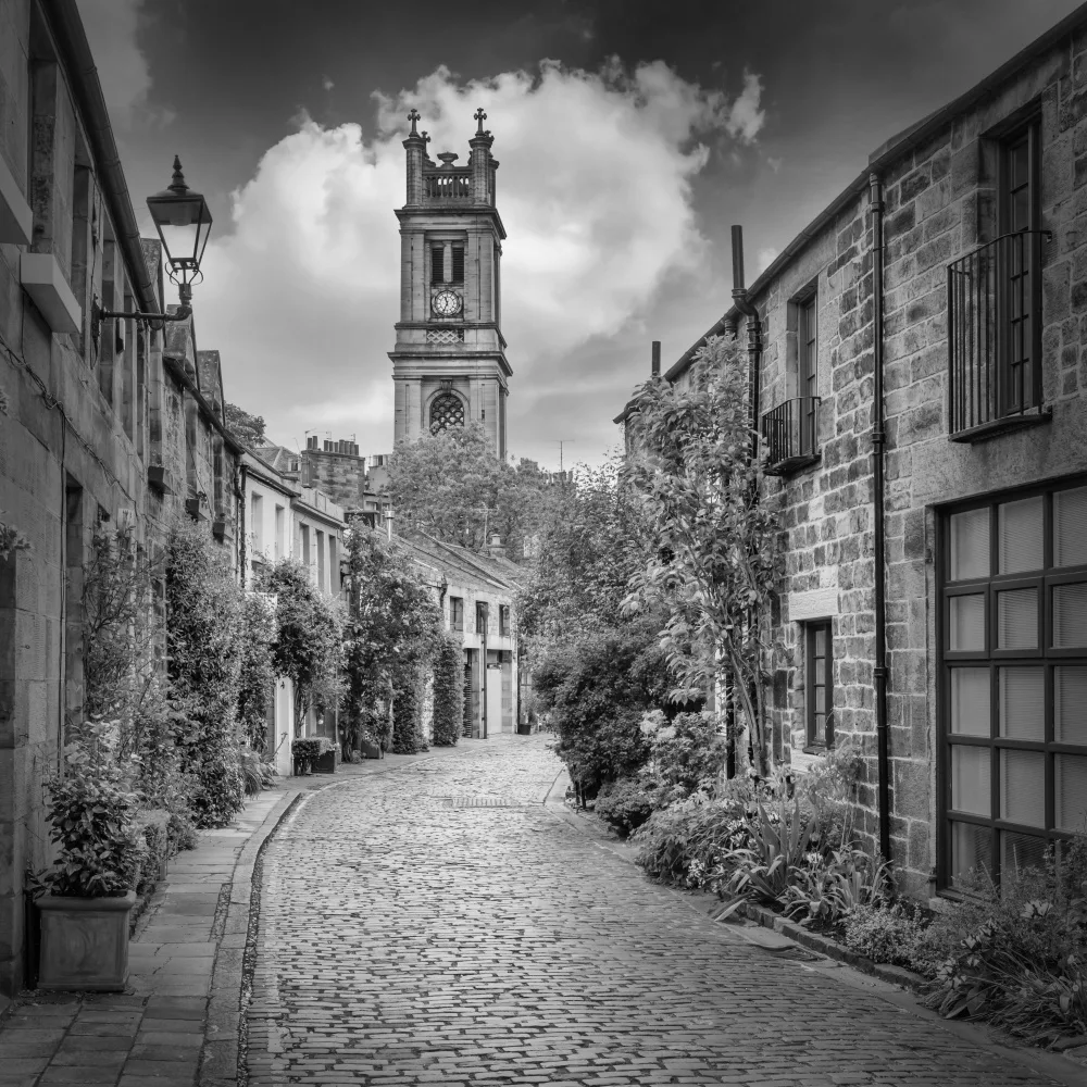 Viola, Melanie: EDINBURGH Circus Lane – Monochrom