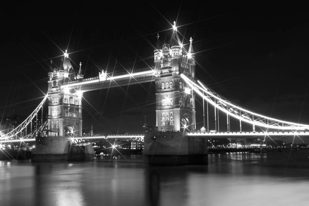 Viola, Melanie: LONDÝN Tower Bridge v noci
