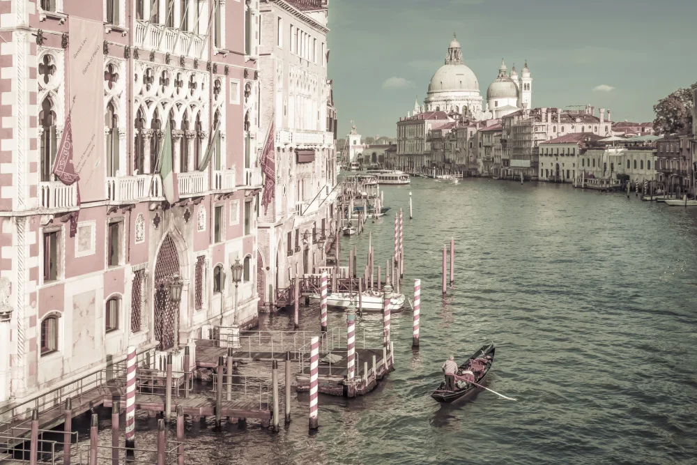Viola, Melanie: VENEDIG Canal Grande und Santa Maria della Salute | Urbaner Vintage-Stil
