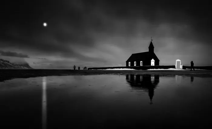 Zeng, Jiahong: Chiesa Nera Islanda