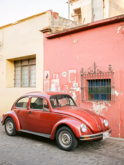 Zwart, Raisa: Volkswagen Beetle in Oaxaca