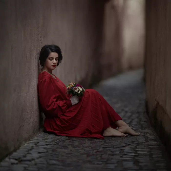 Arhire, Raluca: The girl on Rope street