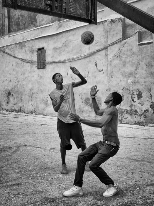 Bauer, Andy: Lucha por el balón