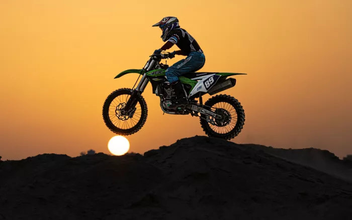 Qarooni, Hamza: Fahrrad und Sonnenuntergang