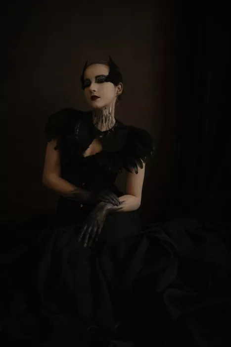 Arhire, Raluca: Surrender to darkness