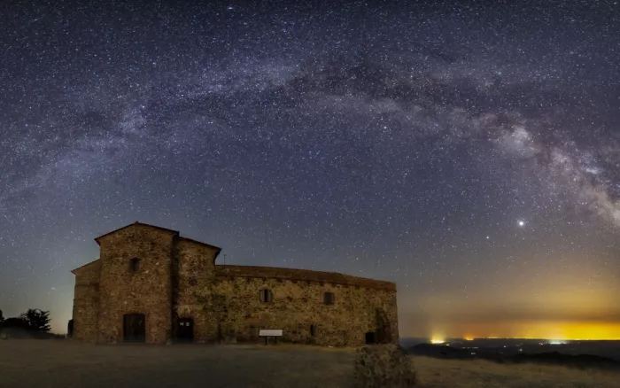 MARTÍNEZ, CARLOS JUAN: Monastero di Tentudia e Via Lattea