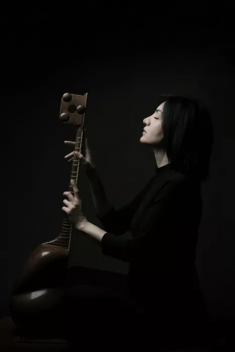 Hasheminasab, Moein: Ragazza musicista persiana
