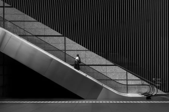Yamamoto, Eiji: Escalier roulant montant
