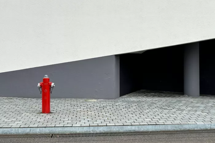 Joosten, Lus: Rotes Objekt links