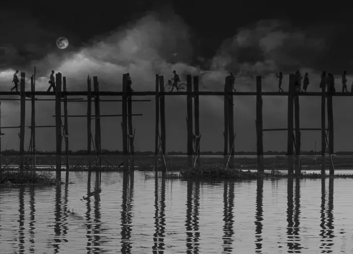 Zeng, Jiahong: Ponte U Bein alla luce della luna