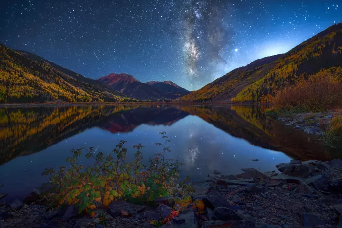 Xu, Mei: Via Lattea sopra Crystal Lake in autunno