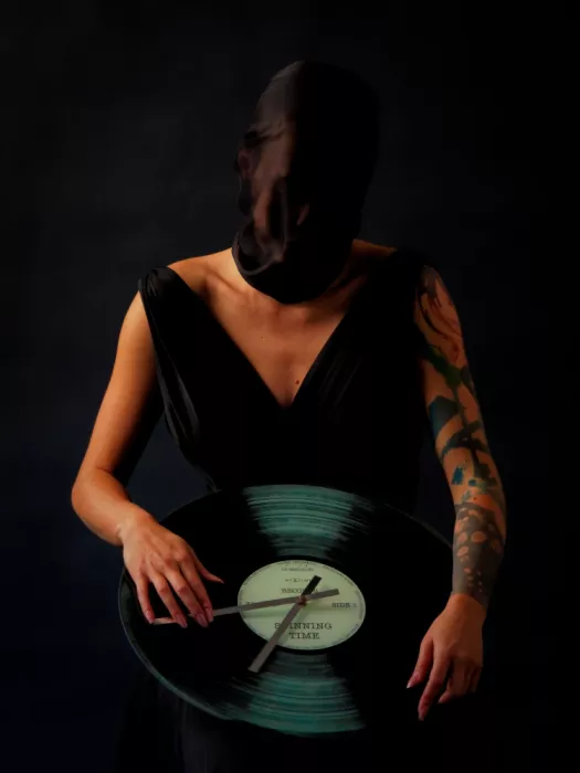 Surleac, Marius: Relativita