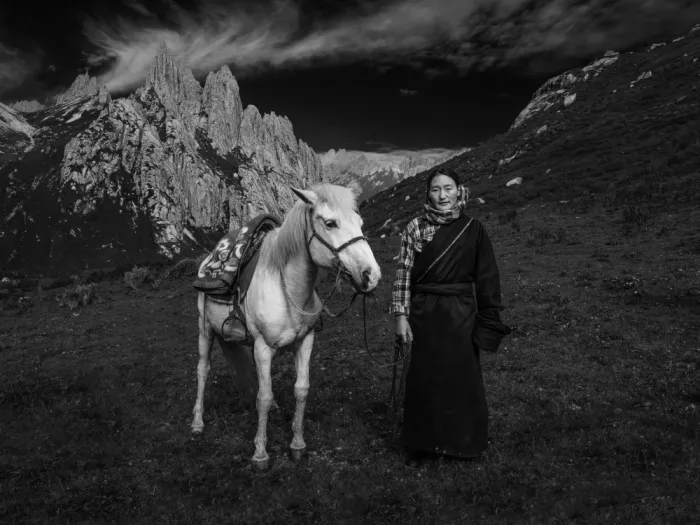 天馬, Feng Chao: Eine tibetische Frau und ihr Pferd