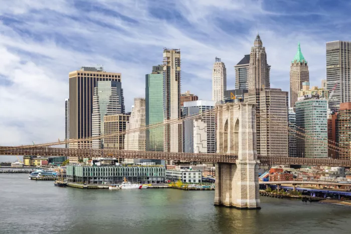 Viola, Melanie: Brooklyn Bridge mit Pier 17 und South Street Seaport