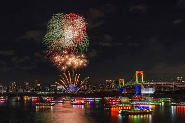 TORIKAI, JUNKO: Feuerwerk in Tokio
